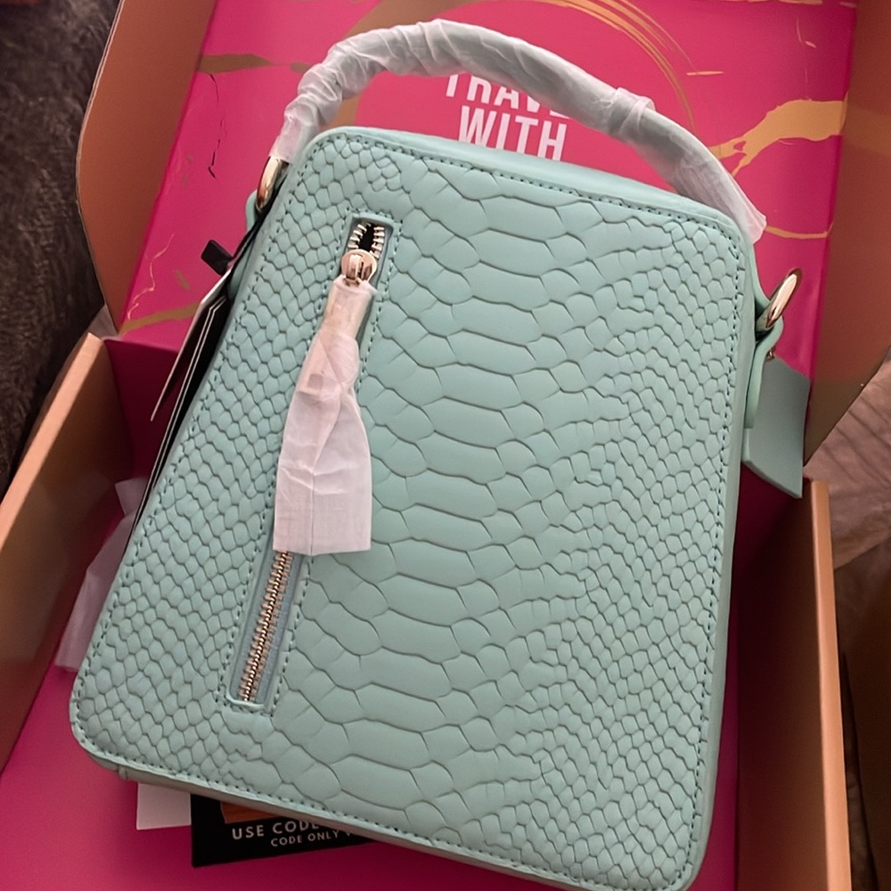 Purses - Picture 3 of 5